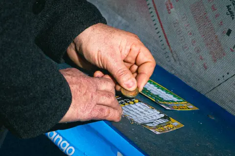 Lotto 6/49 Classic Draw vs Gold Ball Explained